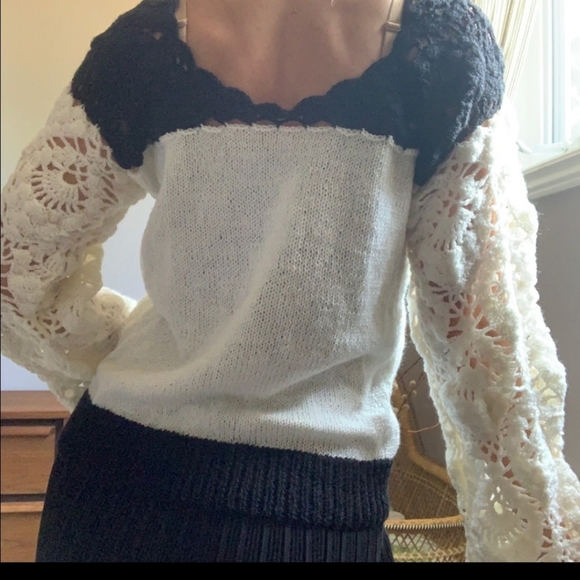 Vintage Handmade Crocheted Flower Sweater Size Med - Picture 3 of 3